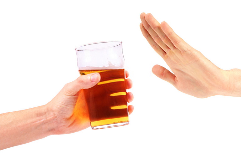 Không nên sử dụng rượu bia khi đang dùng thuốc chữa bệnh tiền đình